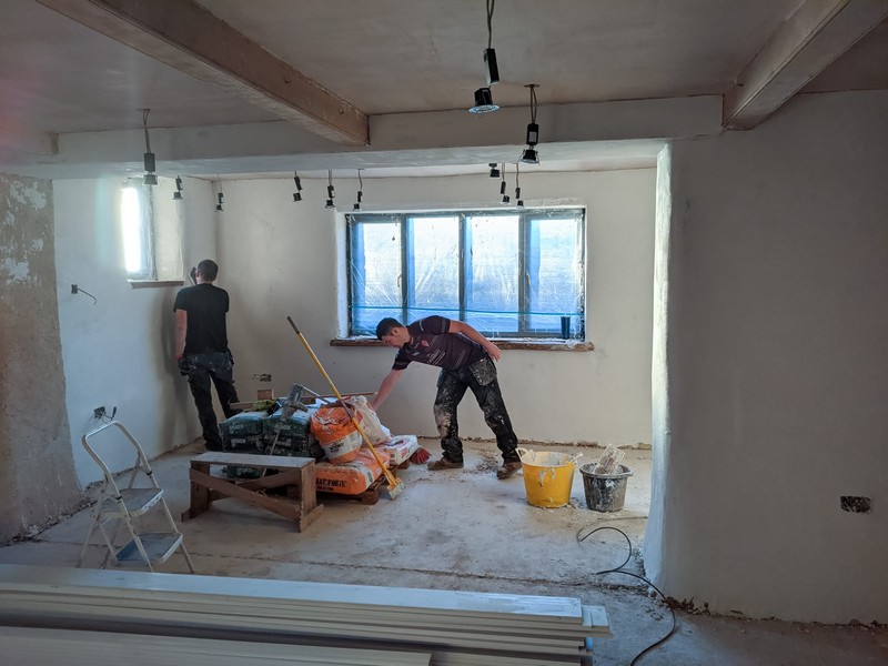 Lime skim coat application